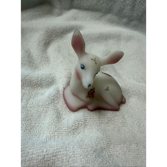 Fenton Glass Deer Fawn Hand Painted Berries & Blossoms Signed Vintage - Picture 4 of 9